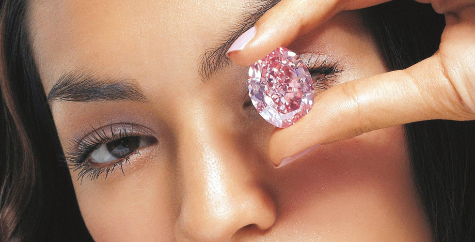 خاتم الماس زهري بقيمة 17.8 مليون دولار