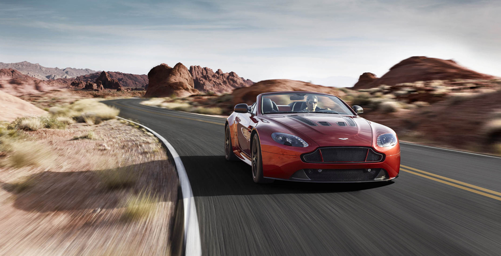 متعة قيادة Aston Martin Vantage S Roadster