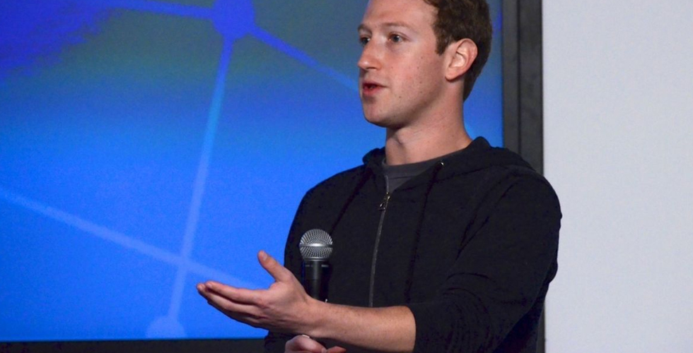 زوكربرغ يجيب عن الأسئلة حول  فيسبوك المستحدث