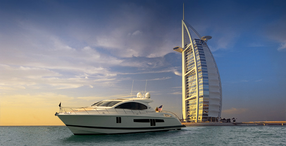 يخت بقيمة 5.45 مليون دولار في معرض دبي العالمي لليخوت. 