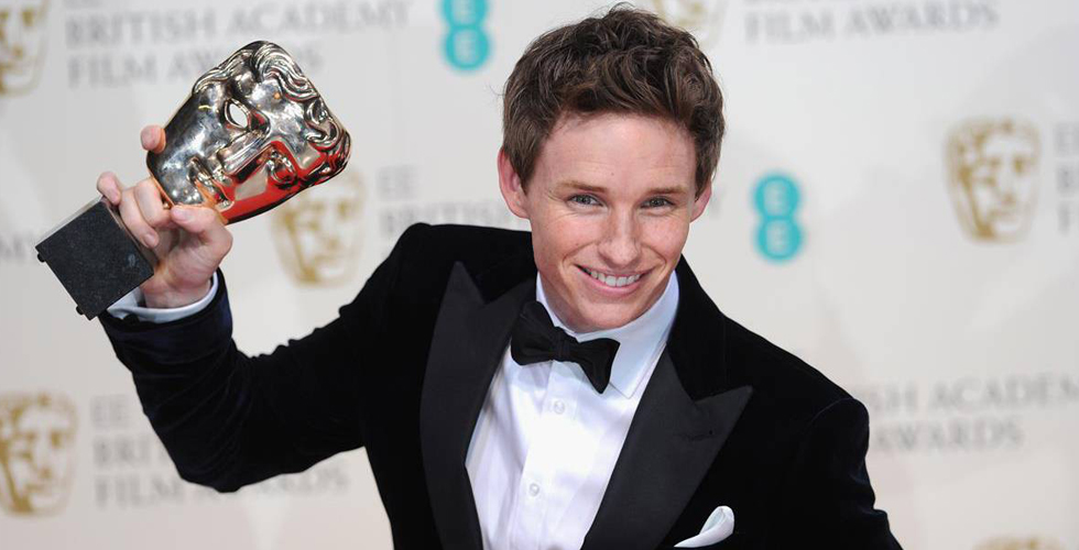 Eddie Redmayne ينال جائزة 