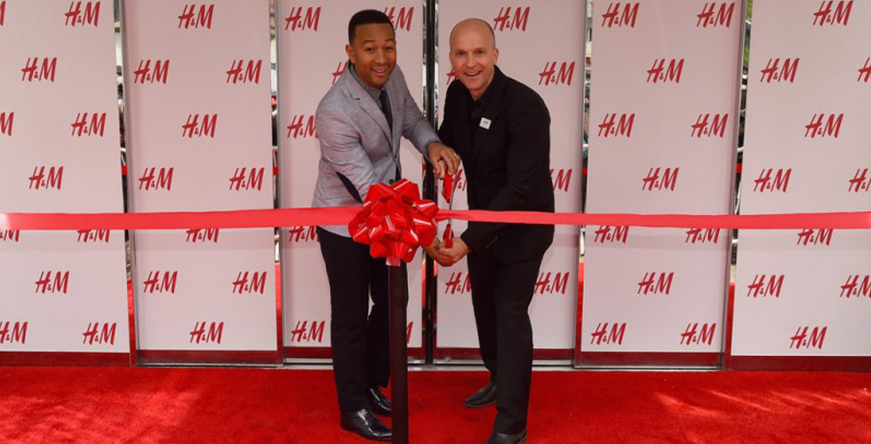 John Legend في افتتاح متجر H&M في نيويورك