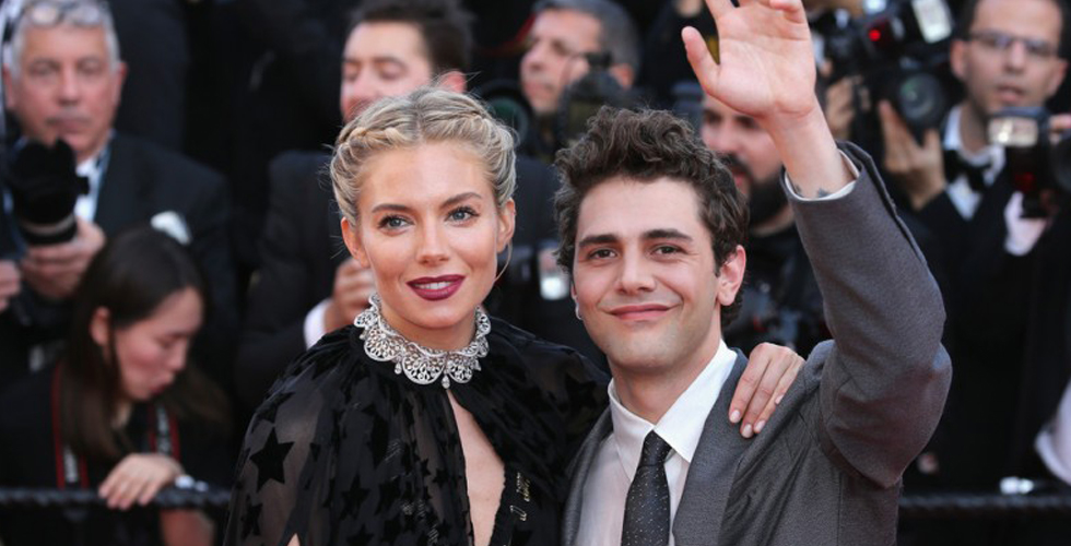 Xavier Dolan يتألق من جديد ببذلة Louis Vuitton 