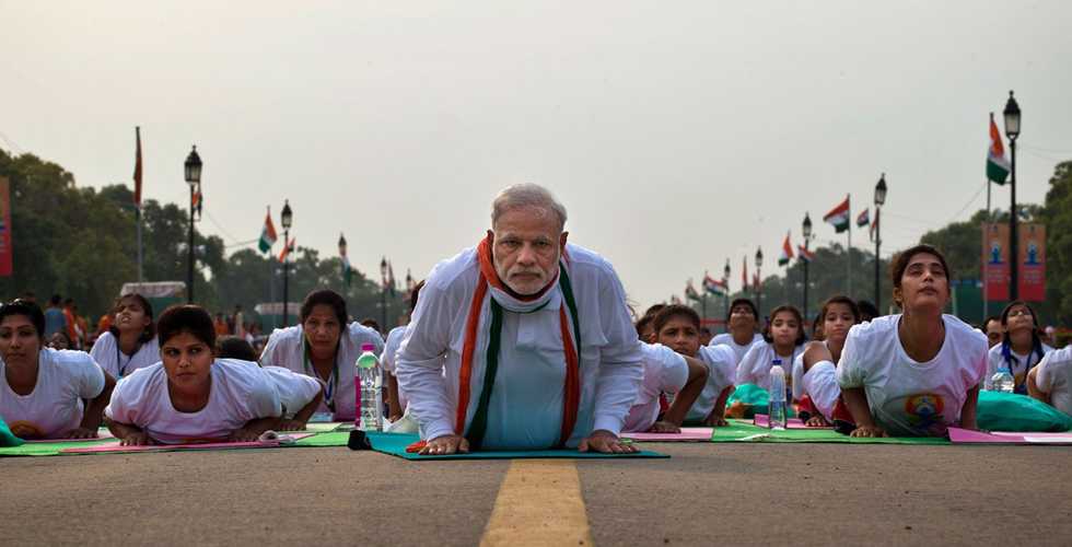 رئيس وزراء الهند يقود احتفالية رياضة اليوجا