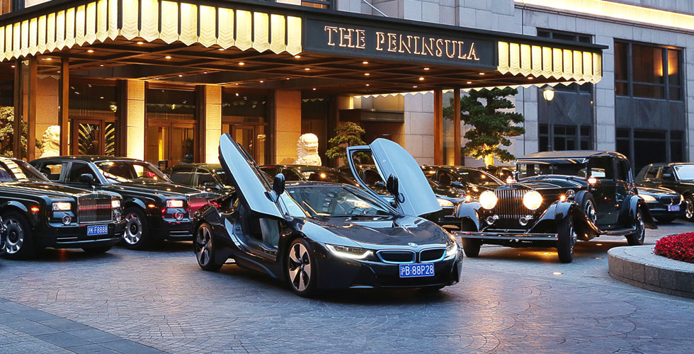 أوّل فندقٍ في العالم يقدّم BMW i8  : ال Peninsula Shanghai