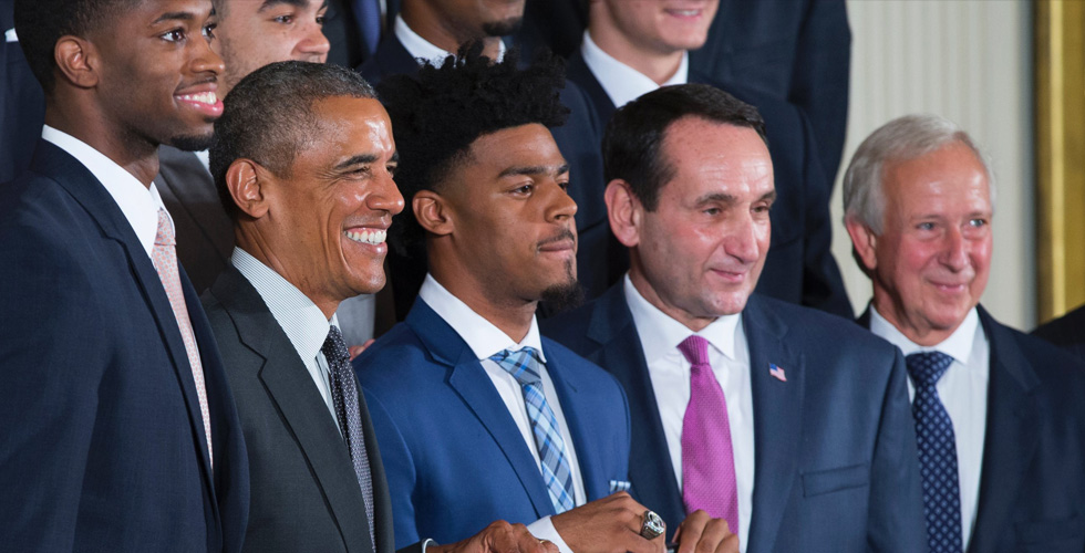 الرئيس أوباما ينجذب أكثر الى كرة السلة