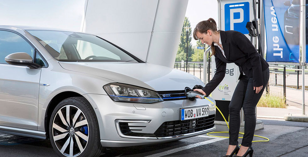 ألمانيا تشجع شراء السيارات الكهربية