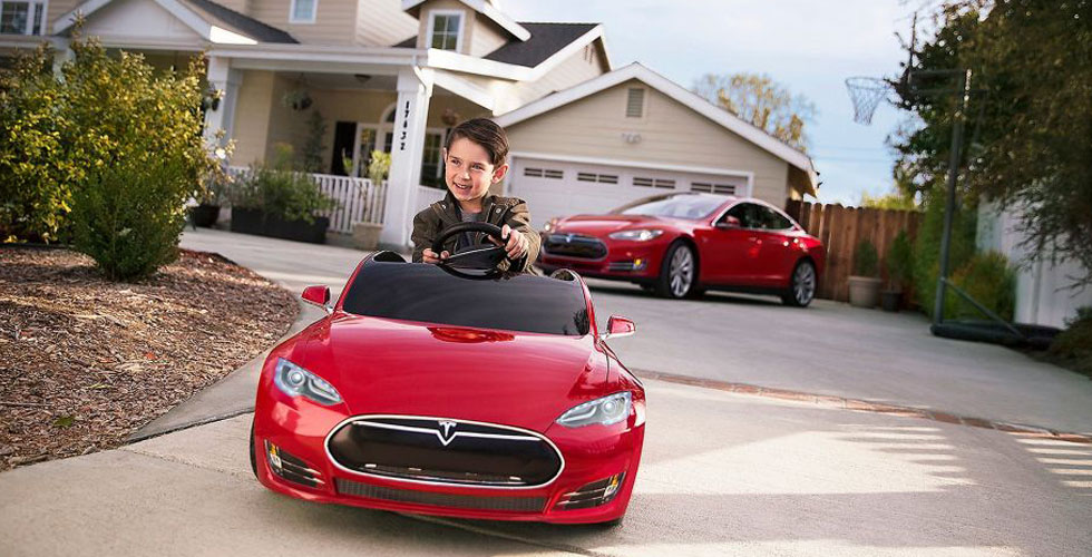 Tesla Model S  فقط للأطفال