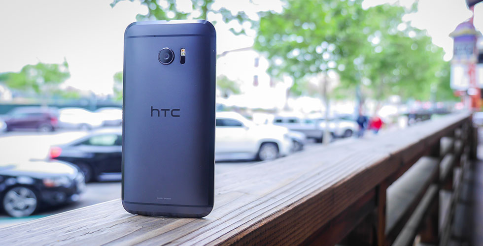 HTC تعود إلى الواجهة