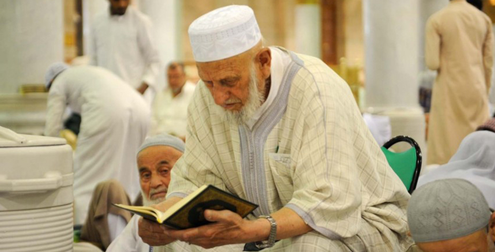 قراءة القرآن في المسجد النبوي