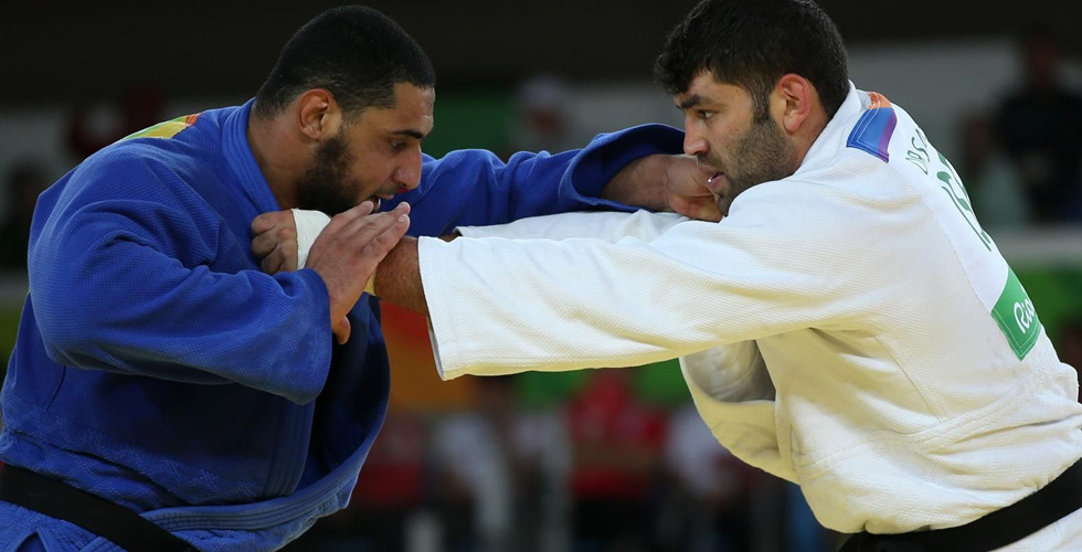 لاعبٌ مصري يرفض مصافحة منافسه الاسرائيلي 