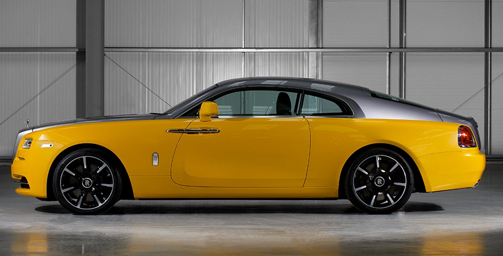 Rolls-Royce  سبّاقة بالأصفر
