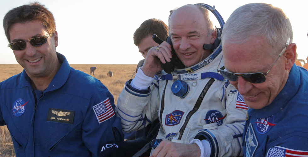فريقٌ اميركي-روسي يُنهي رحلة فضائية