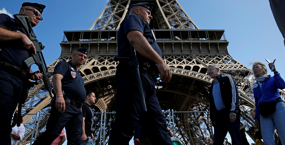 لماذا يطالب الفرنسيون بحماية السيّاح؟