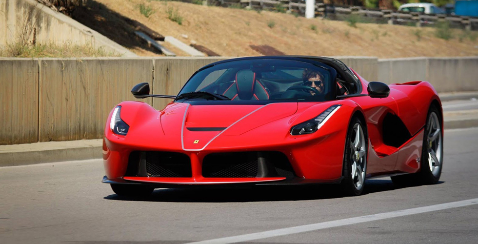 بالفيديو: قيادة مذهلة ل LaFerrari Aperta