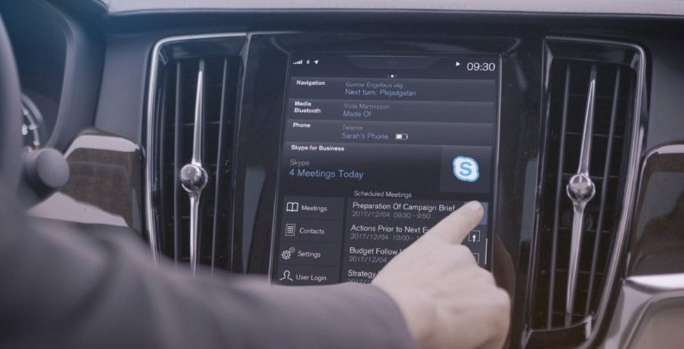 Skype  إلى نظام Volvo  الرّقمي