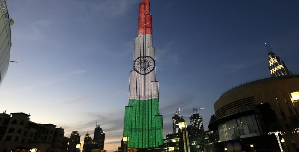 برج خليفة مضاء بالعلم الهندي 