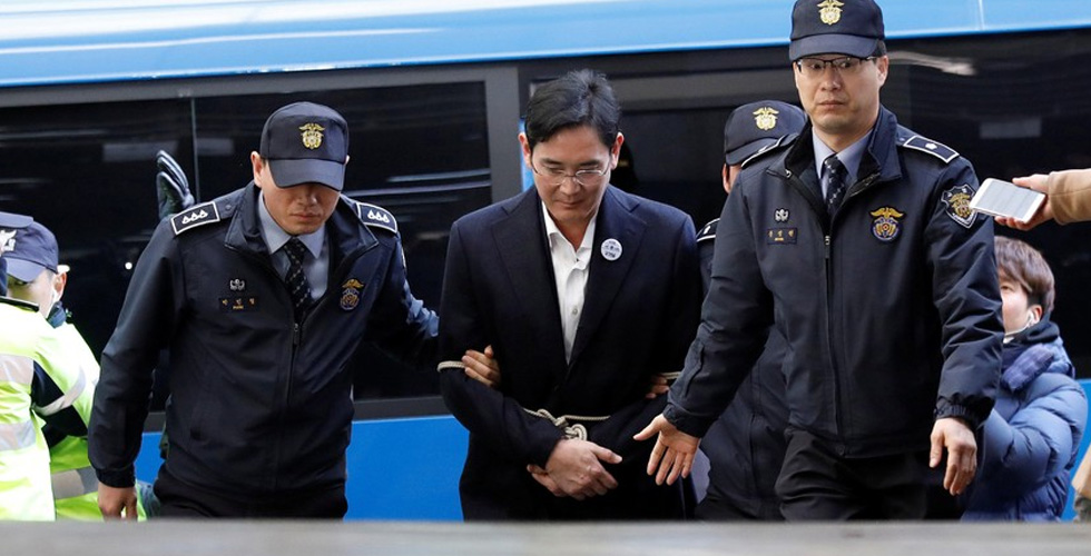 رئيس سامسونغ من السجن الى الاستجواب 