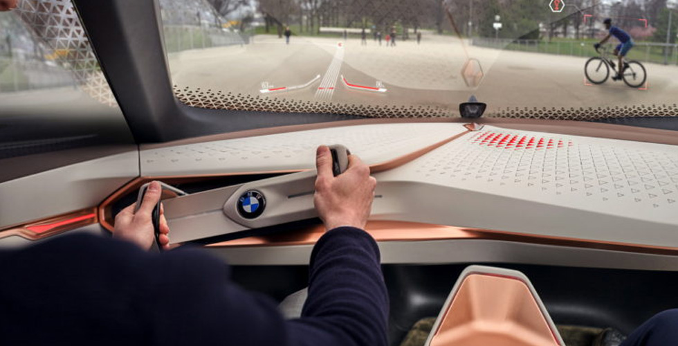 سيّارة BMW  المستقلّة في 2021