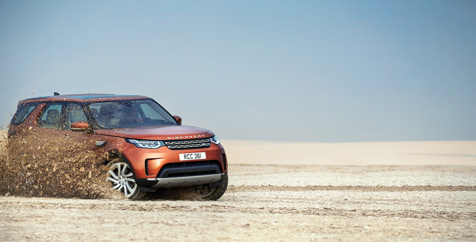 Jaguar Land Rover  في معرض قطر