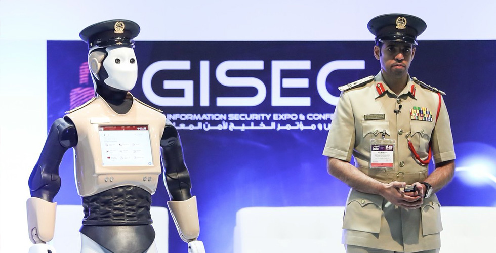 شرطة دبي ترحّب بأول شرطي روبوت !