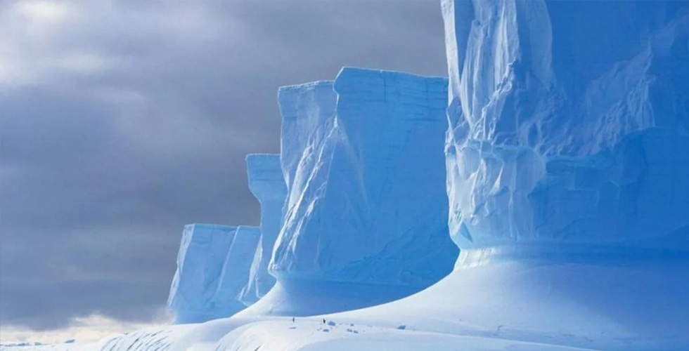 انفصال أكبر جبل جليد في القطب الجنوبي