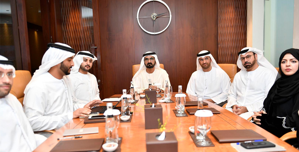 حاكم دبي يواكب خلق القيادات السبّاقة