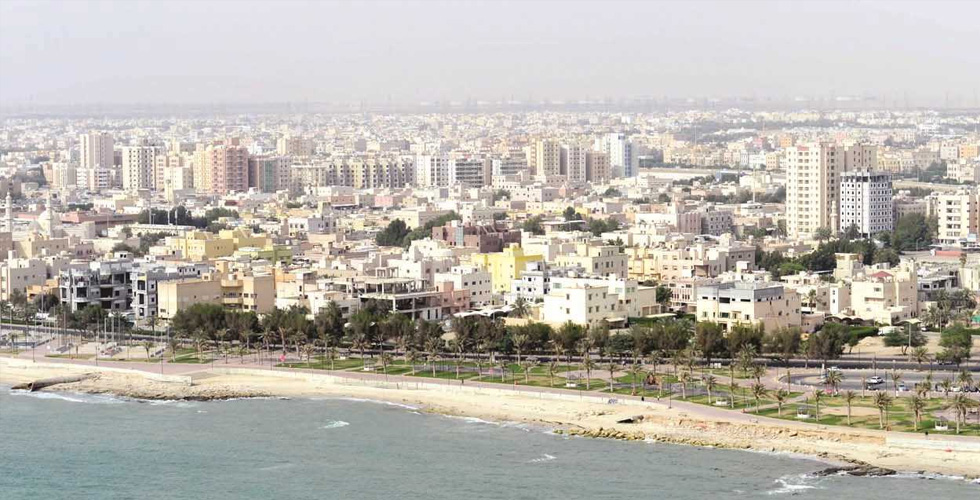 الكويت يسابق تسربات نفطية