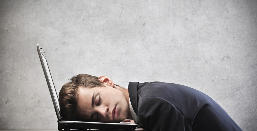 هل تعلم أنّ الولع بالكومبيوتر يؤثر على نومك؟