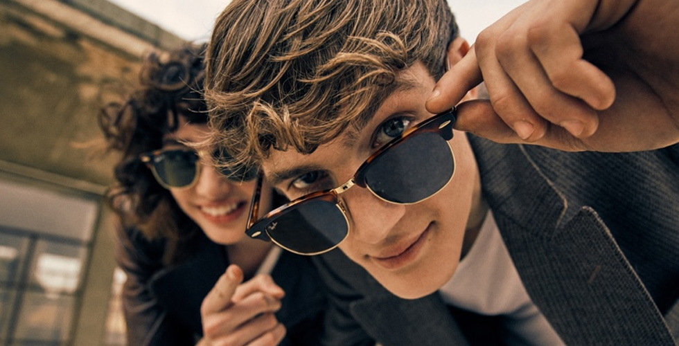 Ray-Ban تعيد زيارة كلاسيكية الثمانينات 