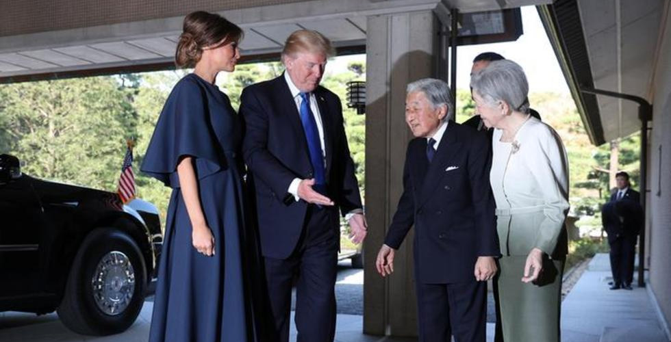 لماذا تجنب ترامب الانحناء أمام امبراطور اليابان.