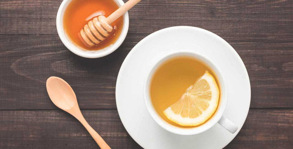 ما هي فوائد الماء الساخن مع الليمون والعسل؟