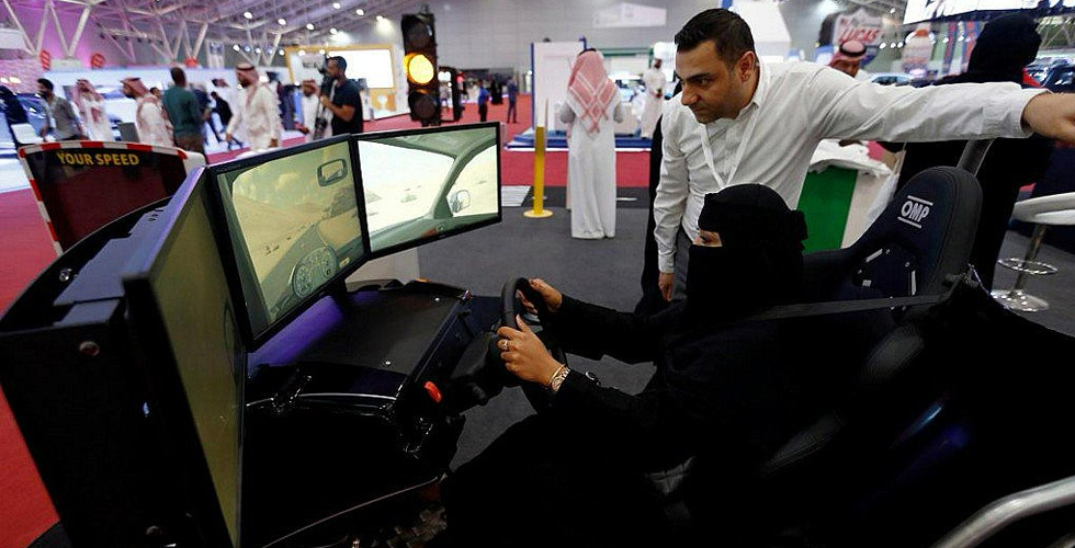 بائعو السيارات في السعودية يأملون خيرا من قيادة النساء