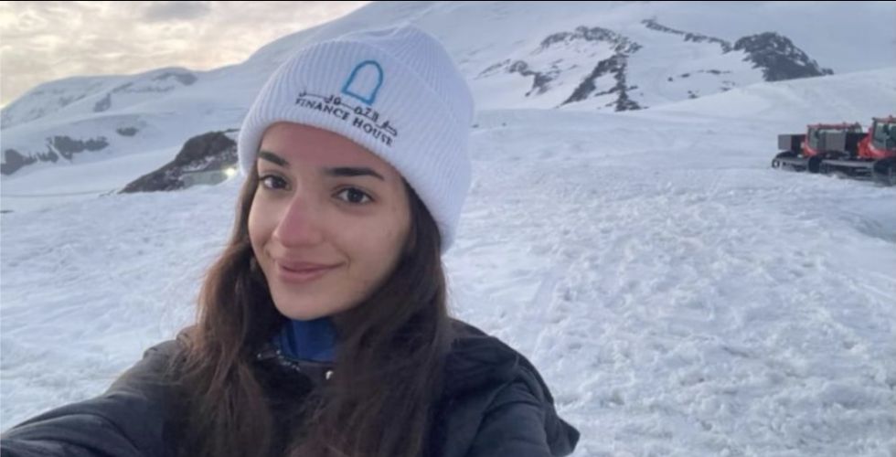فاطمة العوضي أصغر إماراتية تتسلق أعلى قمة في أوروبا