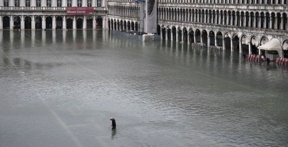 مدينة البندقية الإيطالية تواجه موجة مدّ استثنائية