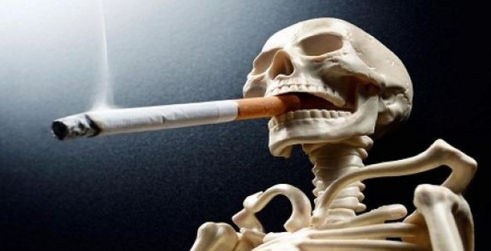 تراجع عدد المدخنين الذكور