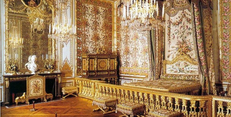 ليلة من ليالي العمر في غرفة الملكة ماري انطوانيت في قصر فرساي