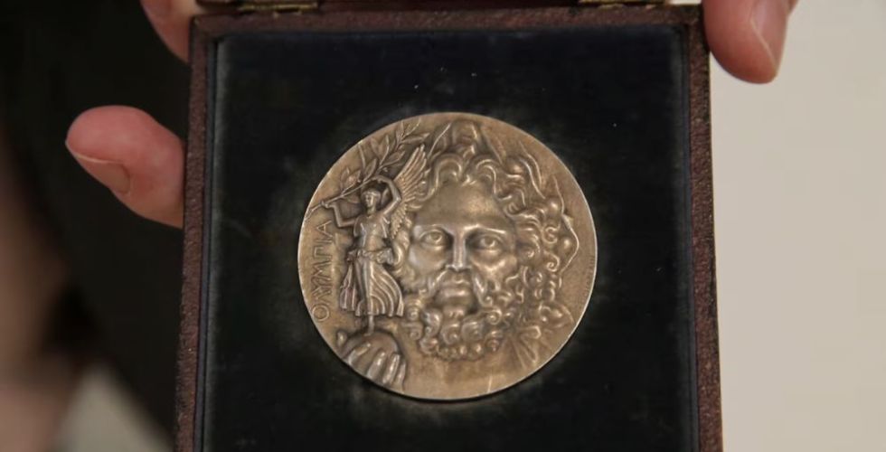 بيع ميدالية من أول أولمبياد حديث