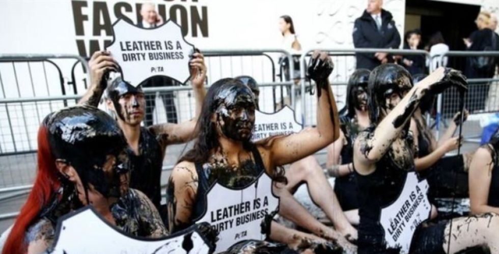 نشطاء تغير المناخ يطالبون بإلغاء أسبوع الموضة في لندن