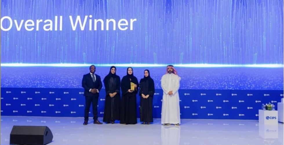 جوائز للمالية الاماراتية