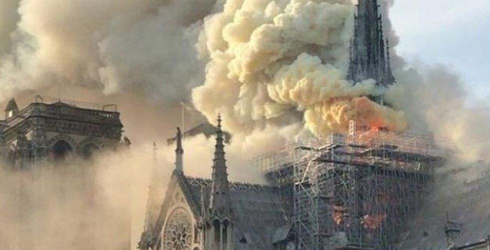 التحقيقات جارية لتحديد أسباب حريق كاتدرائية باريس