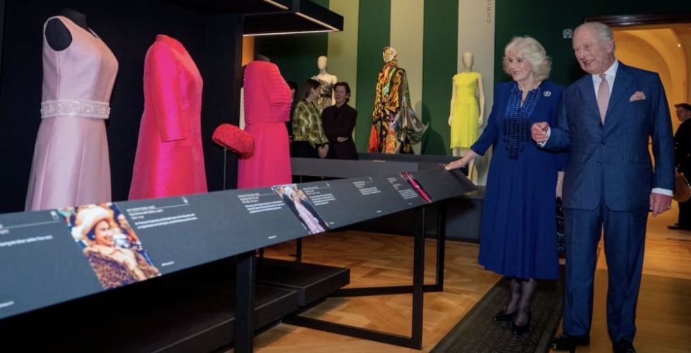 الملكة اليزابيت:حياتها بأناقة