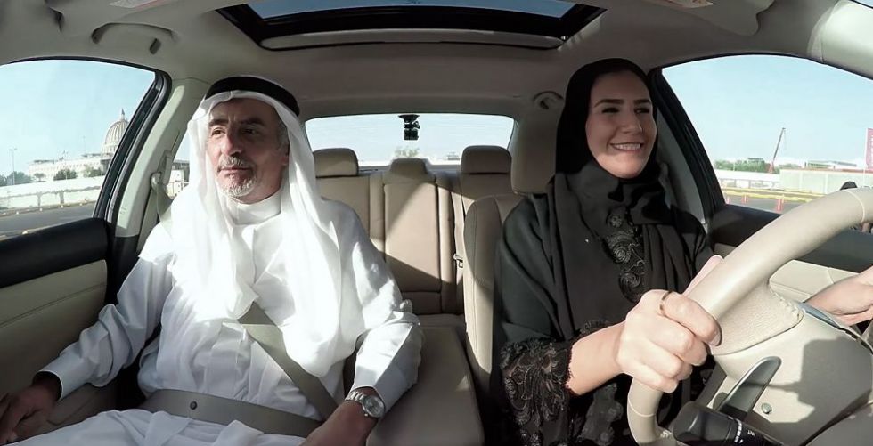 المرأة السّعوديّة تقود نيسان مع مدرّبين