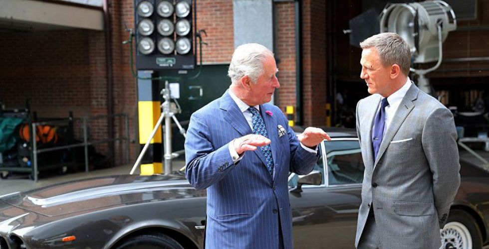 جيمس بوند يستضيف الأمير تشارلز في تصوير بوند٢٥ 