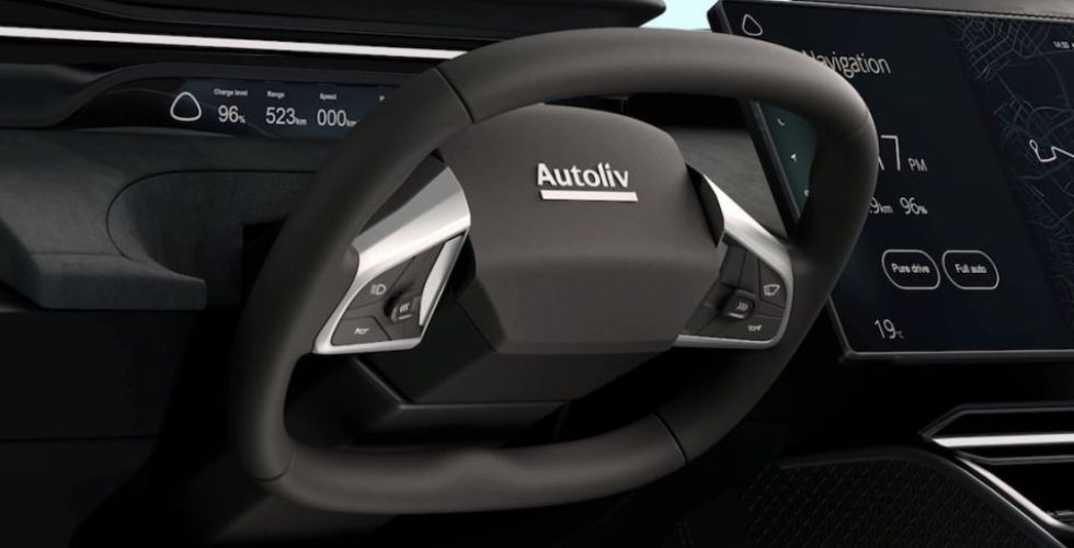  لا سائق، لا مقود: أول عجلة قيادة قابلة للسحب في العالم