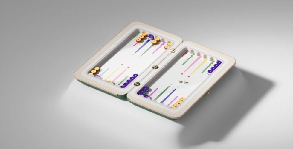 طاولة الزهر بعيون معاصرة