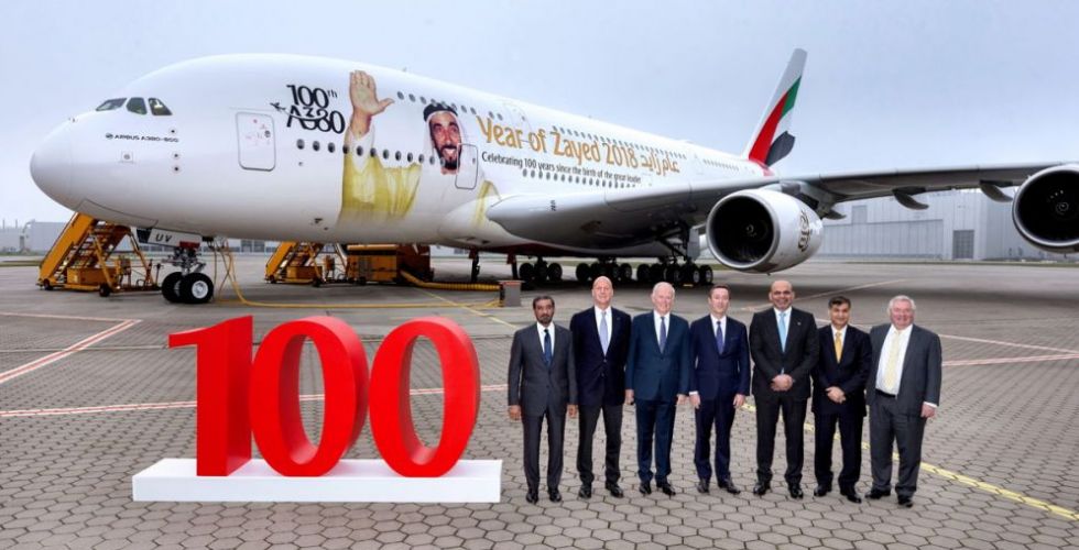 طائرة الإمارات A380 لا تزال محط إعجاب المسافرين