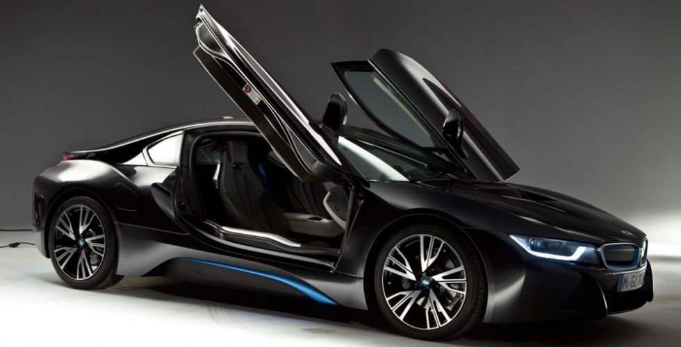 BMW وسيارتها الرياضية الكهربائية 