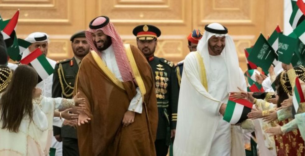 بحفاوة تحمل دلالات محمد بن زايد يستقبل محمد بن سلمان