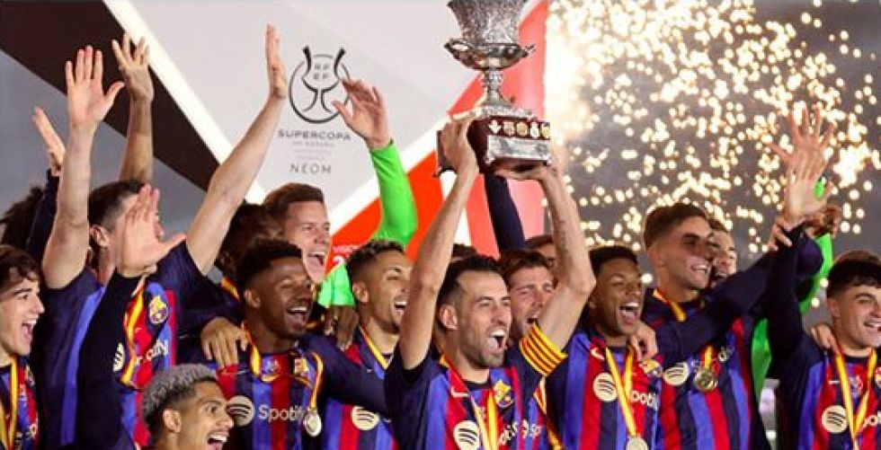 برشلونة يحمل كأس السوبر الاسباني